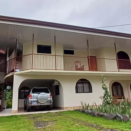 Alinas House Apartment